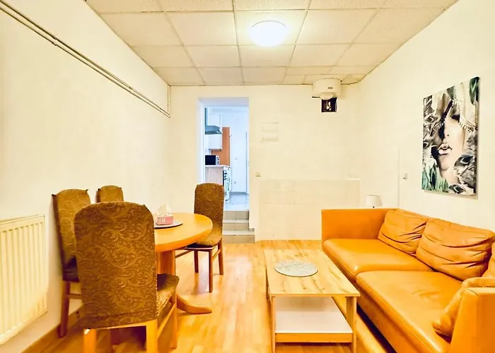 Comfortable 2br With Living In For Long Apartment *