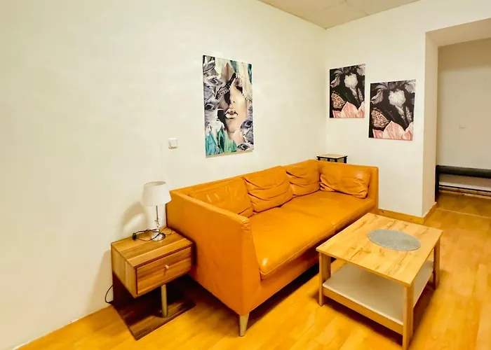 Comfortable 2br With Living In For Long