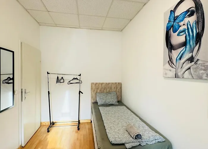 Comfortable 2br With Living In For Long *