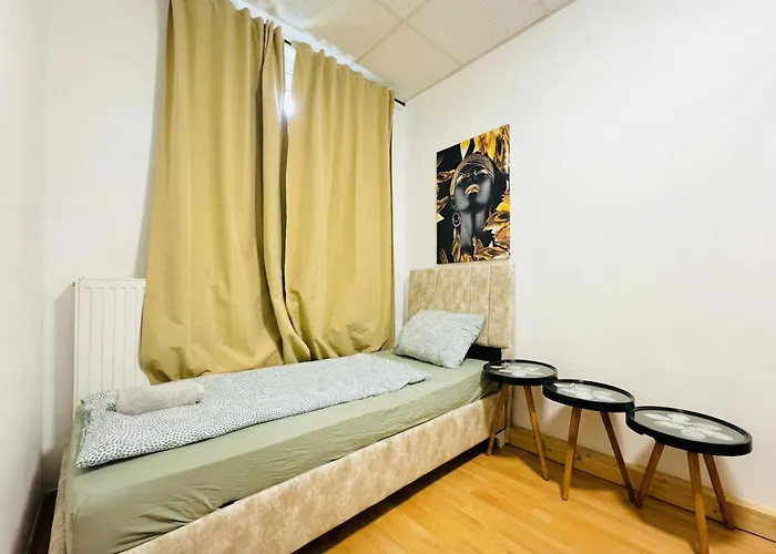 Comfortable 2br With Living In For Long Viyana