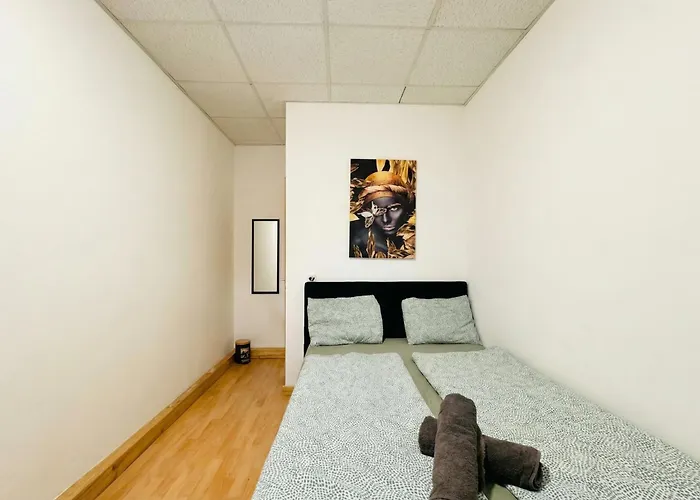 Comfortable 2br With Living In For Long *