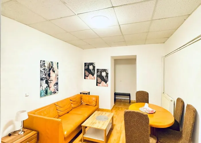 Comfortable 2br With Living In For Long Daire *