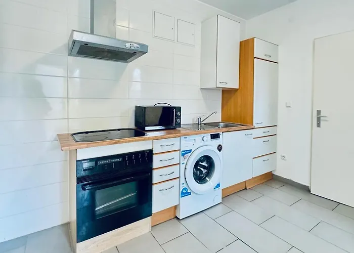 Daire Comfortable 2br With Living In For Long Viyana