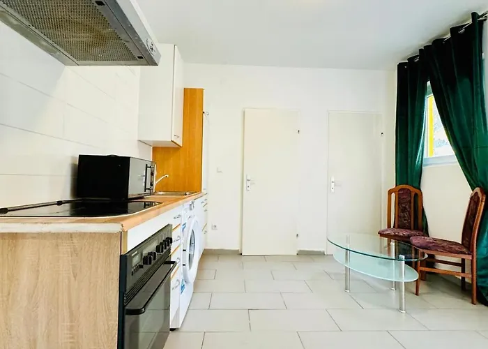 Comfortable 2br With Living In For Long Daire